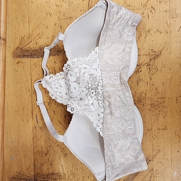 Victoria's Secret body by Victoria racerback demi bra - Picture 2 of 3